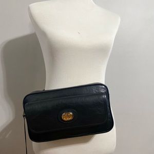 GUCCI
Gg Logo Belt Bag